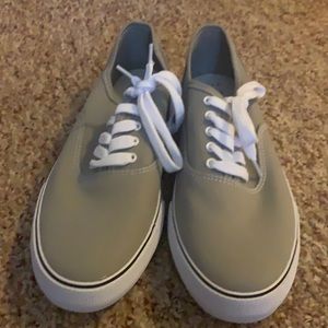 Women’s cute shoes 👟🐮🤍